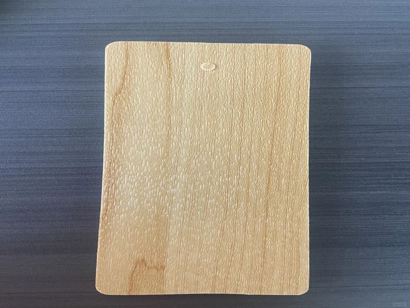 Primer plano de la superficie de una pista de bádminton de PVC